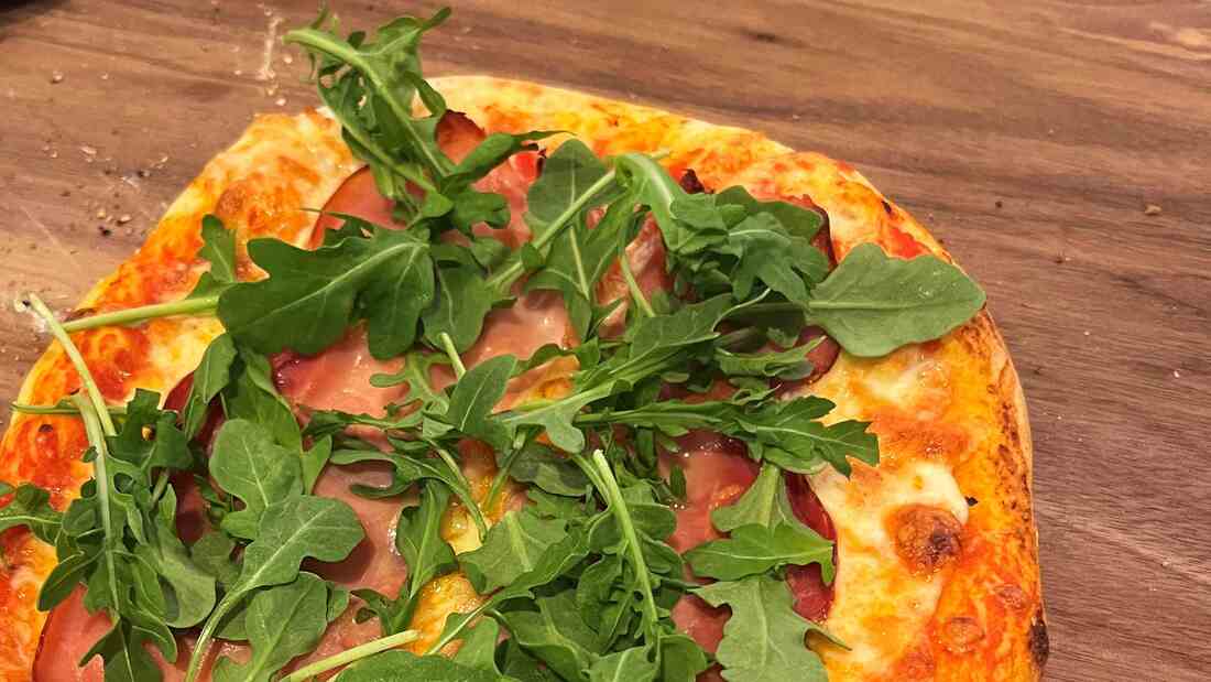 A prosciutto and arugula pizza made by a reader of Free The Pizza!